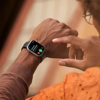 Apple Watch Series 8 GPS Celular 45mm Caixa de Aço Inoxidable Prateado Correia Milanesa Loop Prateada